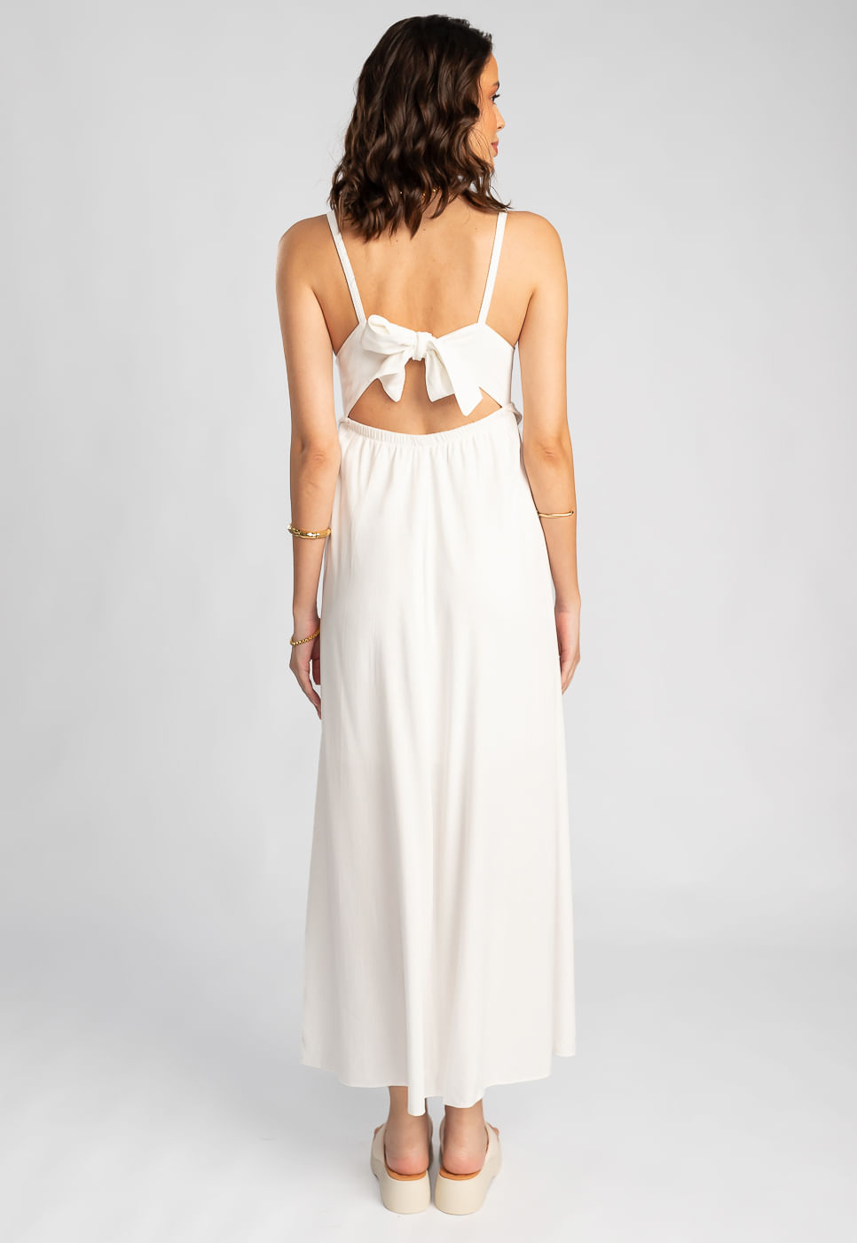 242030770A_VESTIDO-LONGO-COM-AMARRACAO-E-BABADO-EM-VISCOSE-OFF-WHITE_999