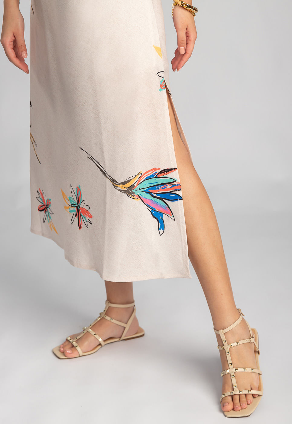 242030771A_VESTIDO-MIDI-COM-FENDA-EM-TECIDO-PLANO-FLORAL-COLORIDA_2