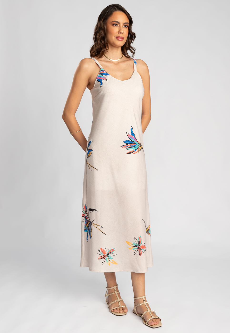 242030771A_VESTIDO-MIDI-COM-FENDA-EM-TECIDO-PLANO-FLORAL-COLORIDA_3