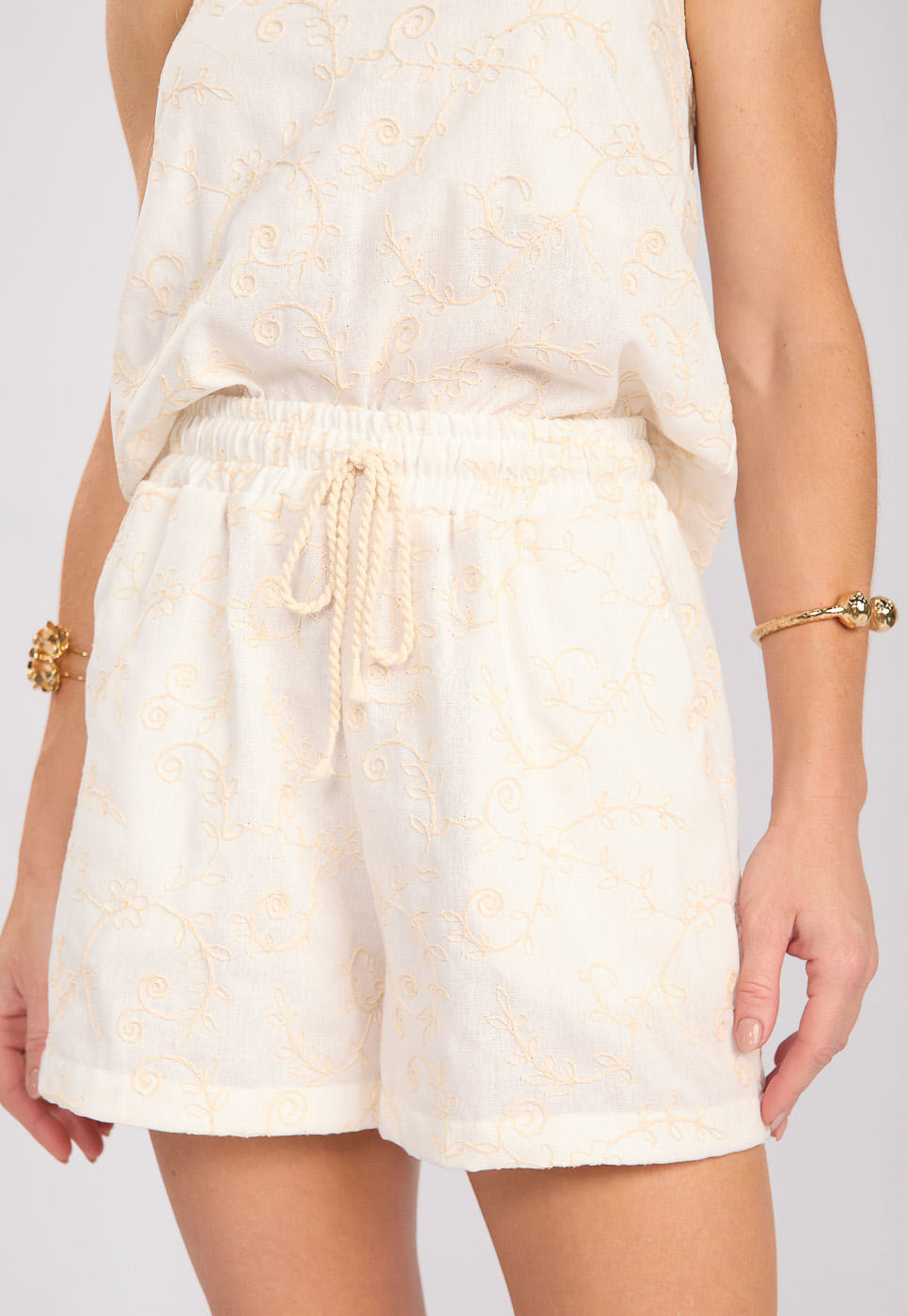 242060151A_SHORT-COM-AMARRACAO-EM-LINHO-CORDONE-OFF-WHITE_999