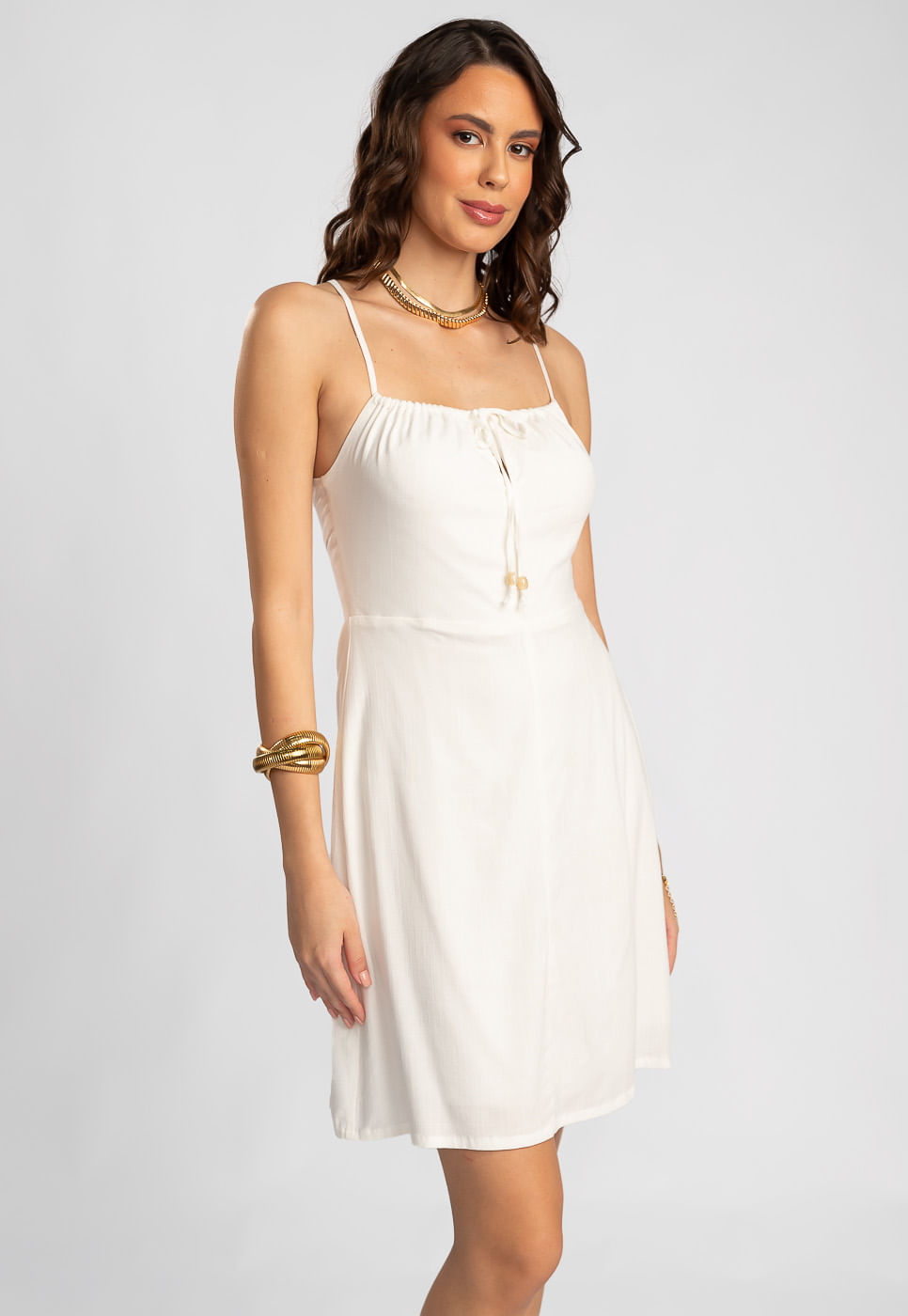 242030768A_VESTIDO-CURTO-COM-AMARRACAO-NAS-COSTAS-EM-VISCOSE-OFF-WHITE_3