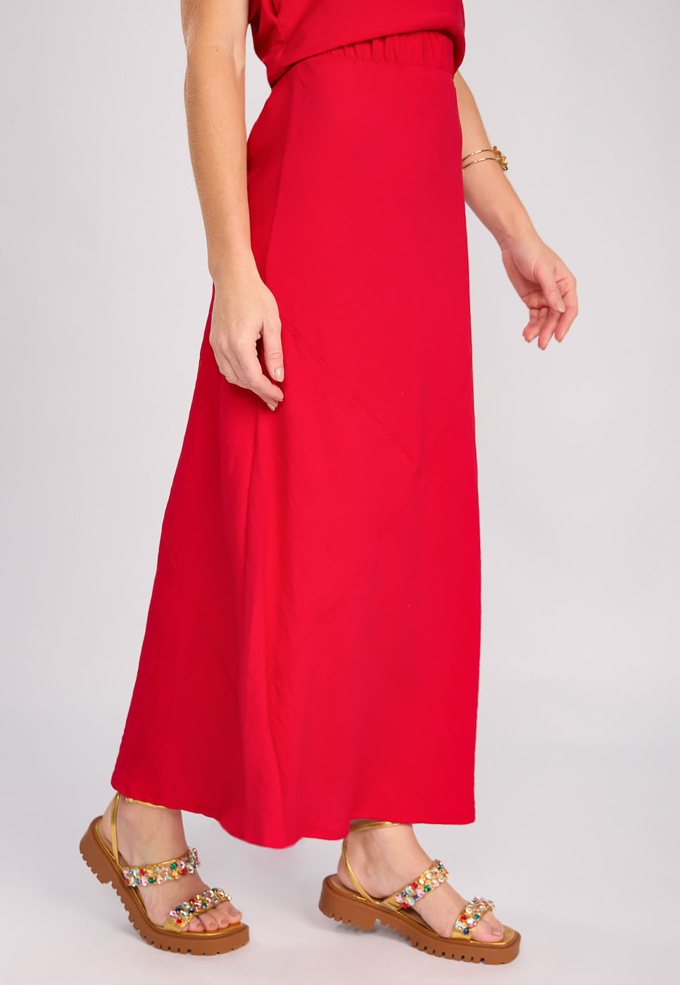 242020231B_SAIA-LONGA-COM-RECORTES-EM-RAYON-VERMELHO_2