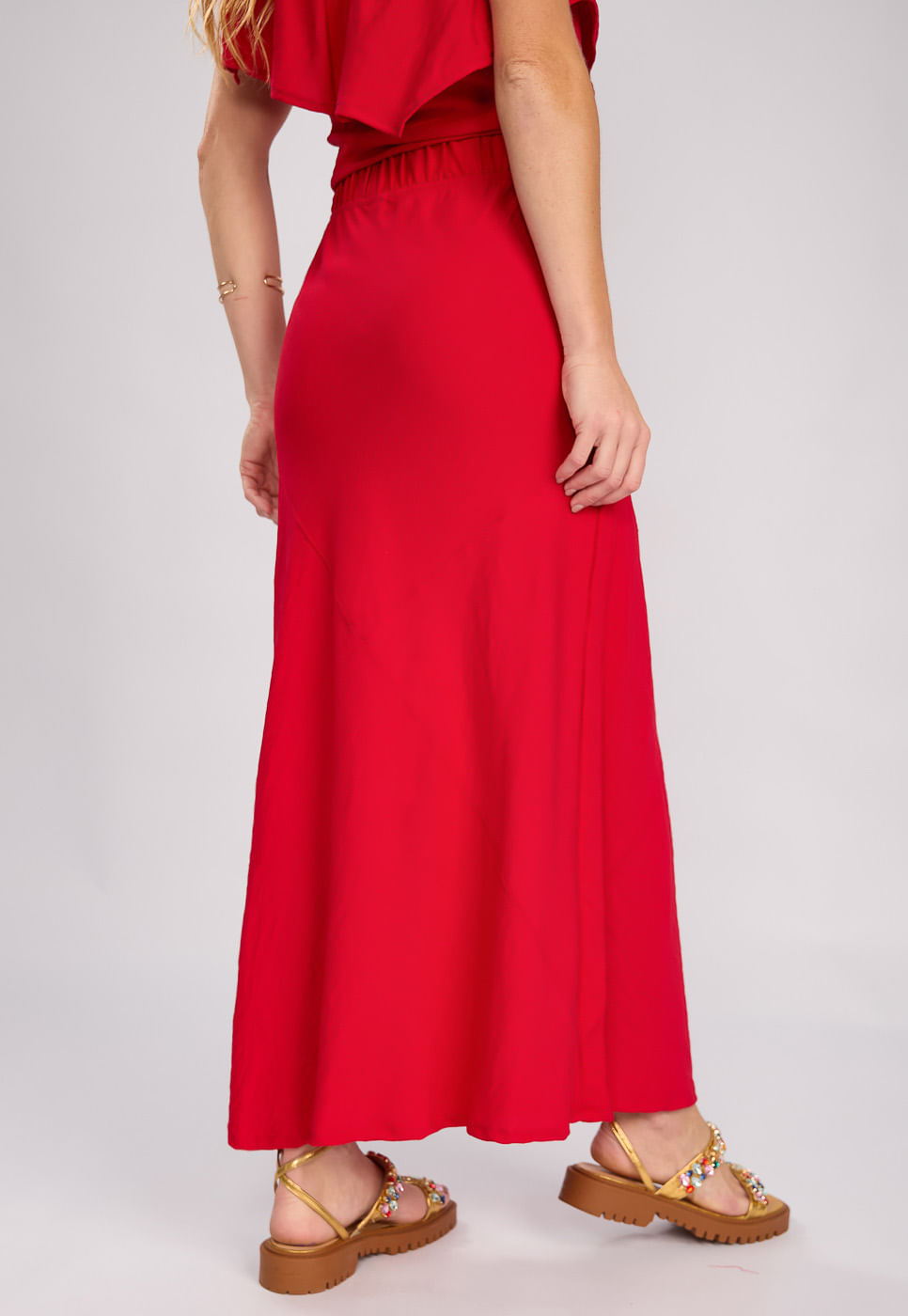 242020231B_SAIA-LONGA-COM-RECORTES-EM-RAYON-VERMELHO_4