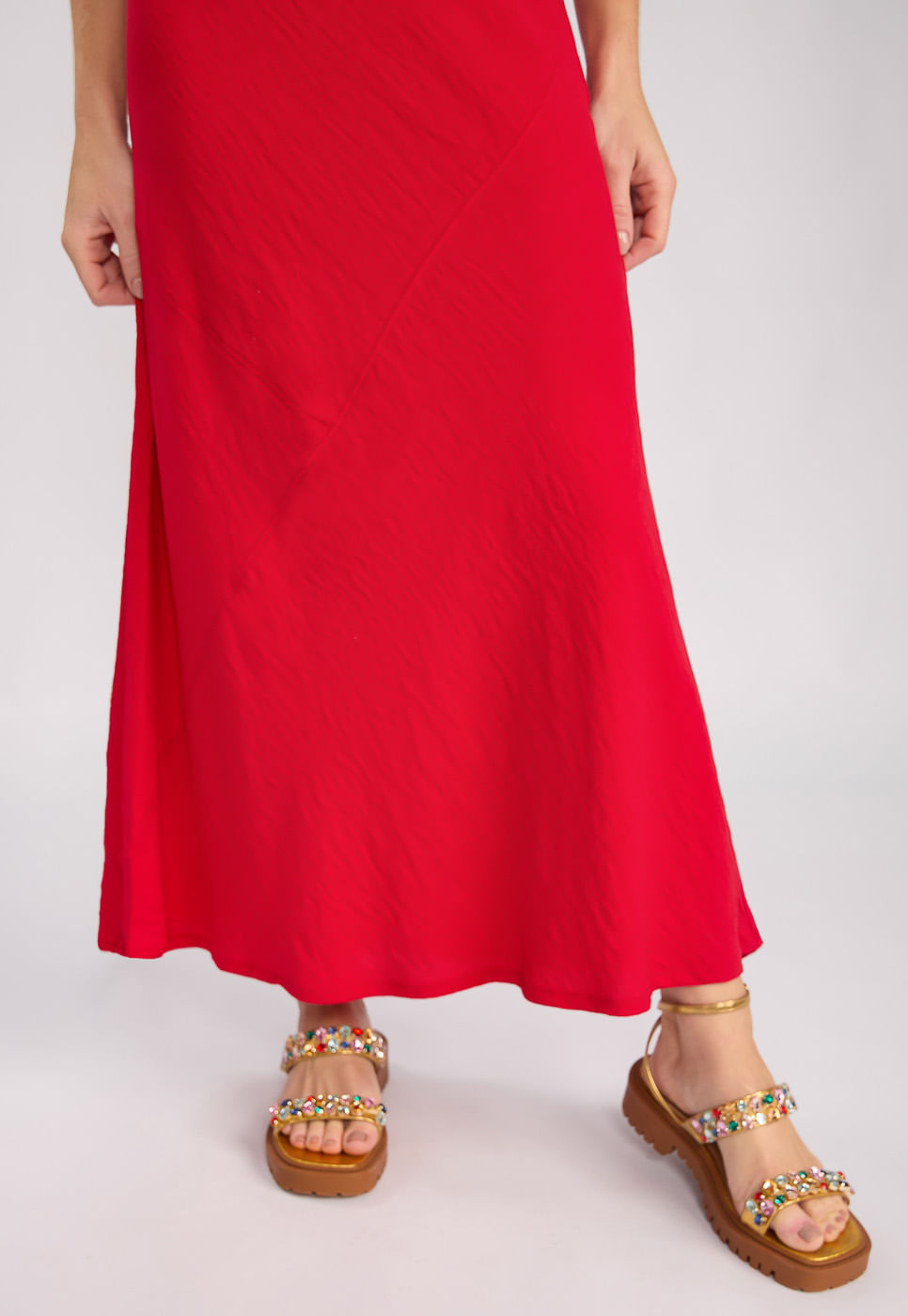 242020231B_SAIA-LONGA-COM-RECORTES-EM-RAYON-VERMELHO_7