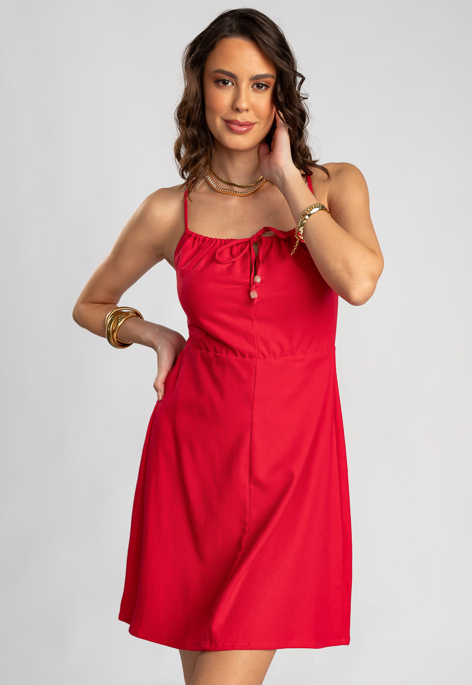 242030768C_VESTIDO-CURTO-COM-AMARRACAO-NAS-COSTAS-EM-VISCOLINHO-VERMELHO_3