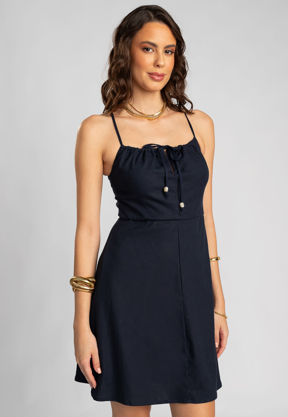 242030768D_VESTIDO-CURTO-COM-AMARRACAO-NAS-COSTAS-EM-VISCOLINHO-MARINHO_5
