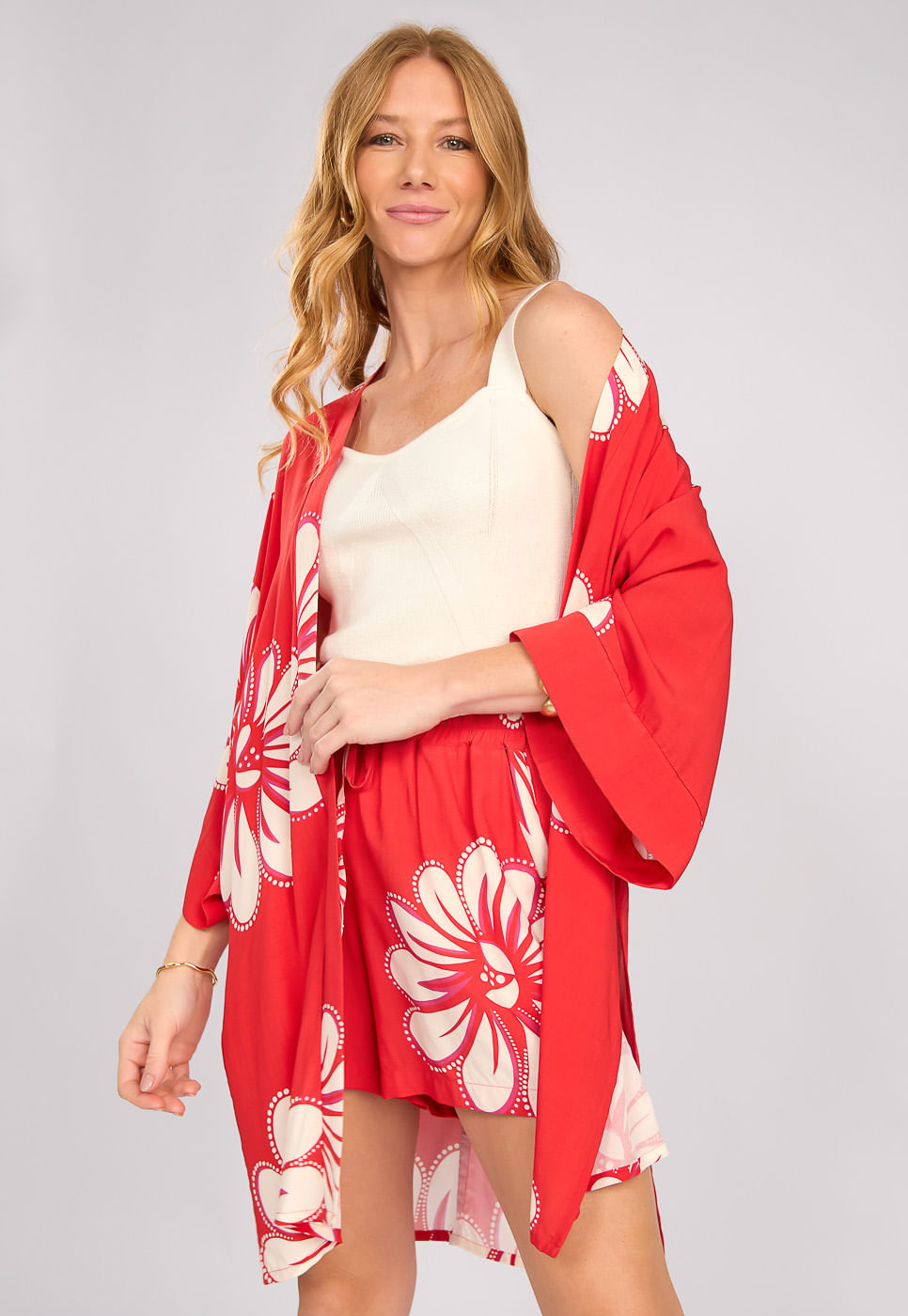 242080225A_KIMONO-ALONGADO-EM-VISCOSE-FLORAL-ORNAMENTAL-VERMELHO_5
