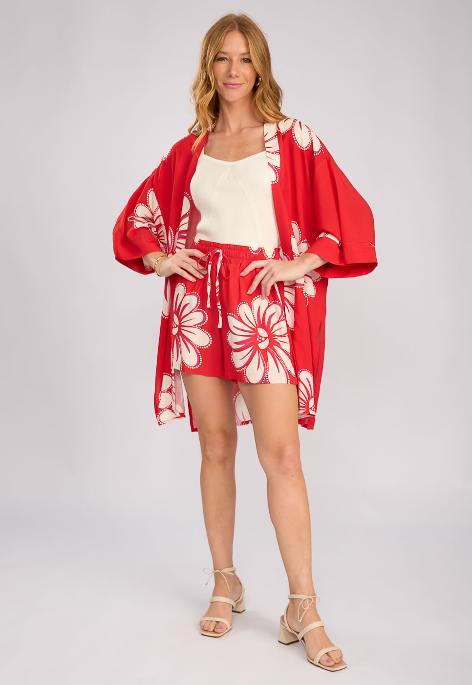 242060154A_SHORT-COM-BOLSOS-EM-VISCOSE-FLORAL-ORNAMENTAL-VERMELHO_5