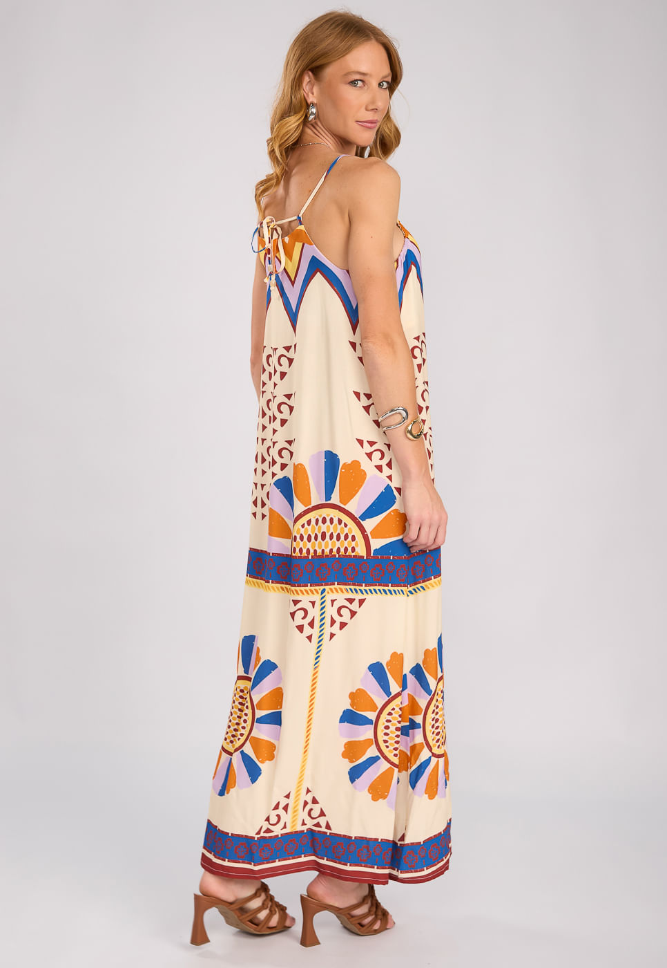 242030775A_VESTIDO-LONGO-ALCA-COM-AMARRACAO-EM-VISCOSE-ABSTRATO-BEGE-COM-BARRADO_2