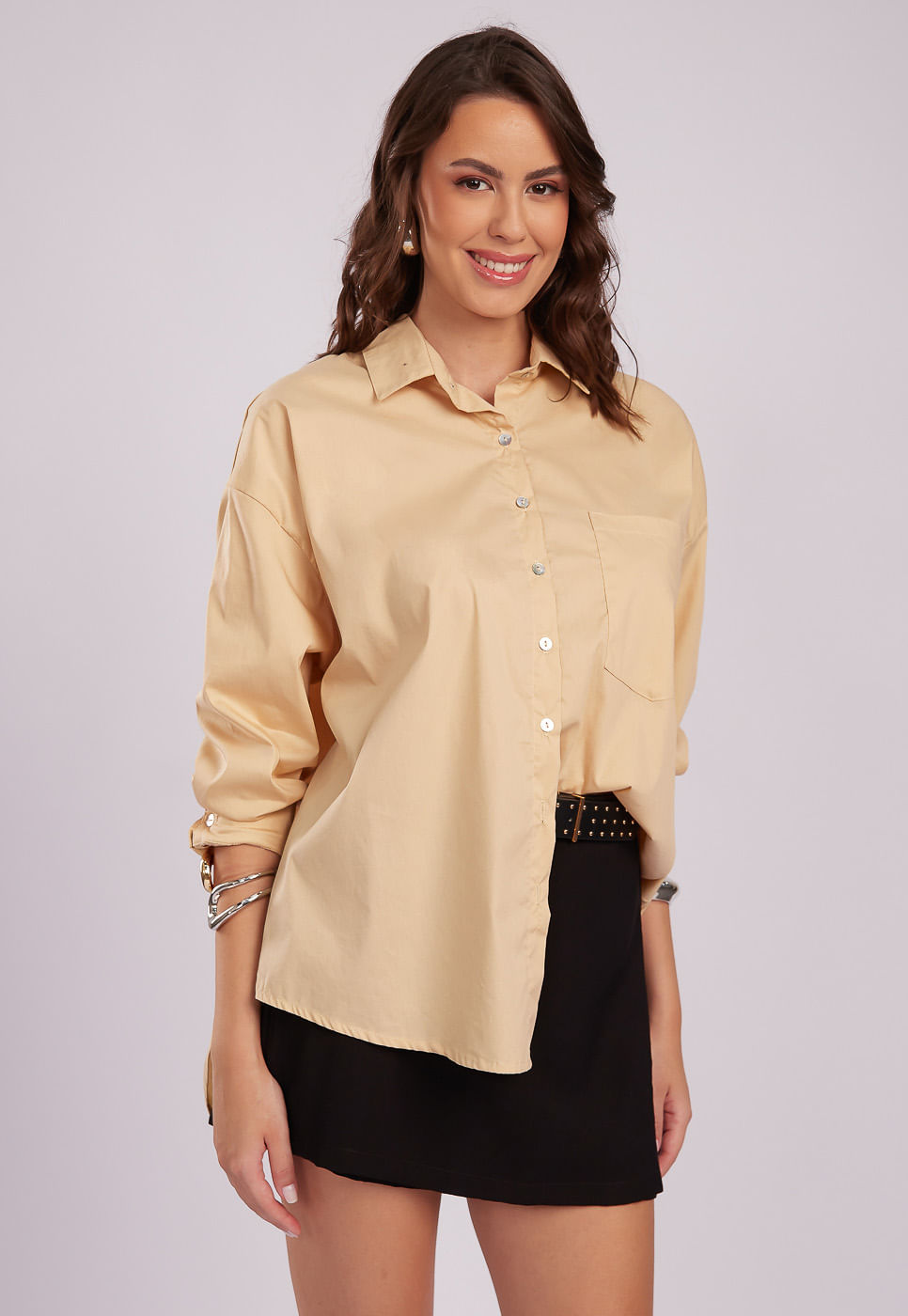 251011003B_CAMISA-OVERSIZED-ALFAIATARIA-BEGE_1
