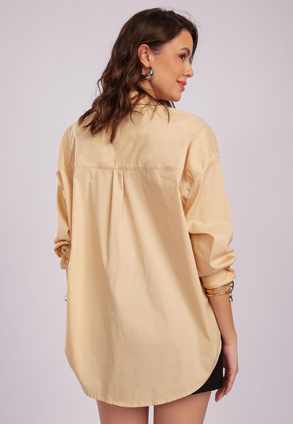 251011003B_CAMISA-OVERSIZED-ALFAIATARIA-BEGE_5
