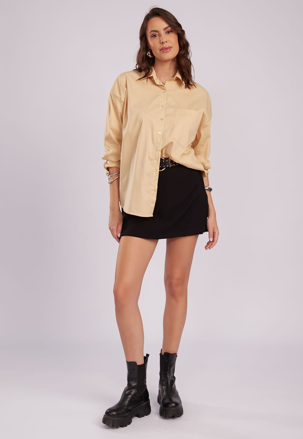 251011003B_CAMISA-OVERSIZED-ALFAIATARIA-BEGE_999