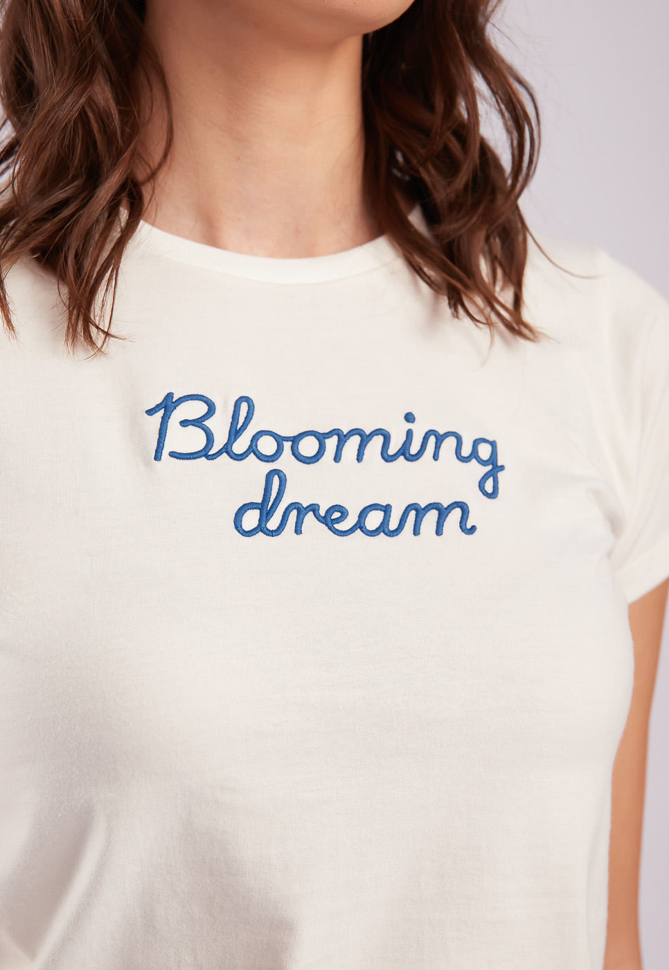 251011004B_BLUSA-MANGA-CURTA-BORDADA-BLOOMING-DREAM-EM-ALGODAO_6