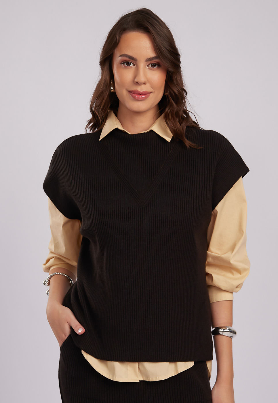 251011008B_COLETE-OVERSIZED-CANELADO-EM-TRICOT-PRETO_4