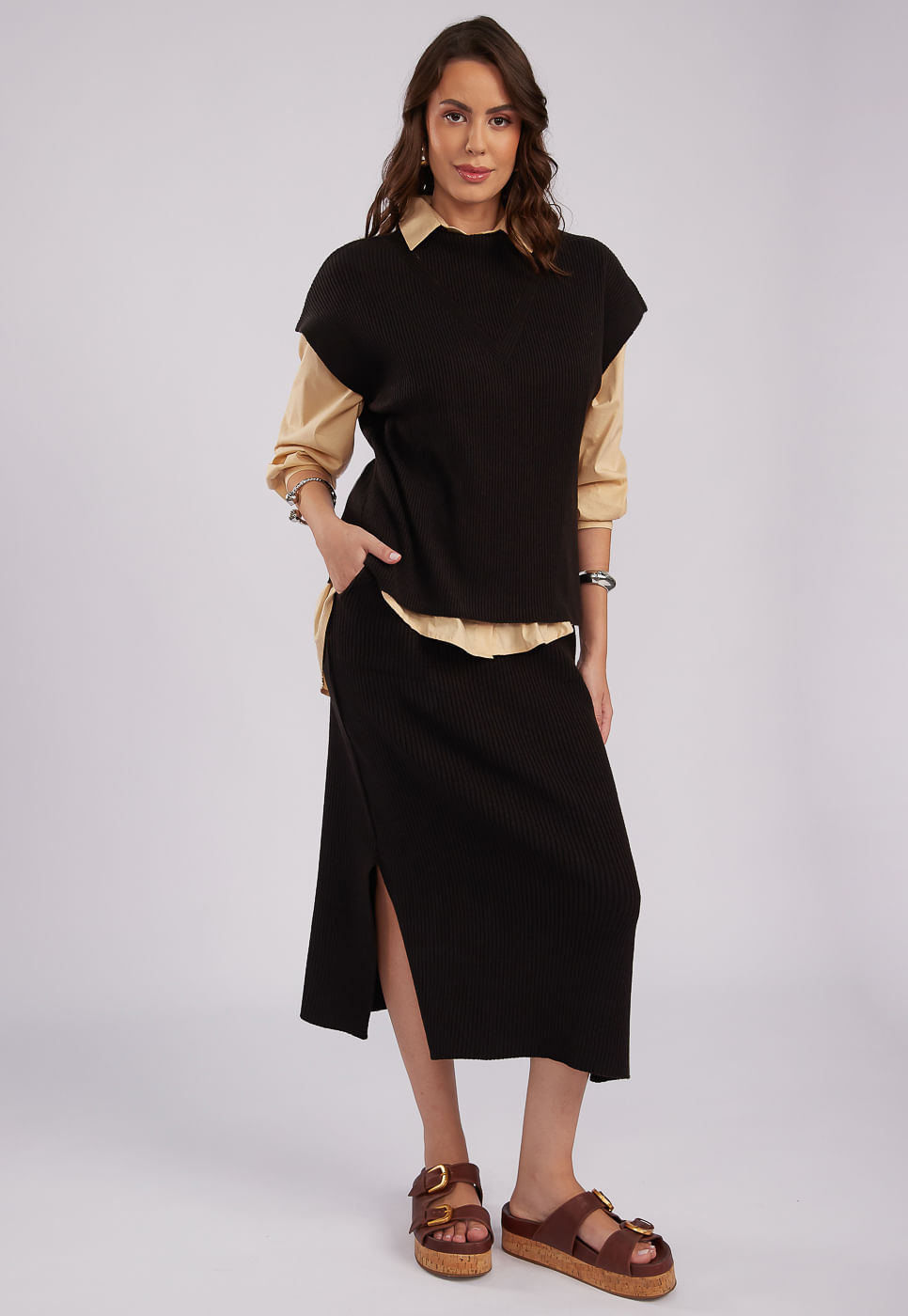 251020004B_SAIA-MIDI-CANELADA-EM-TRICOT-PRETO_1
