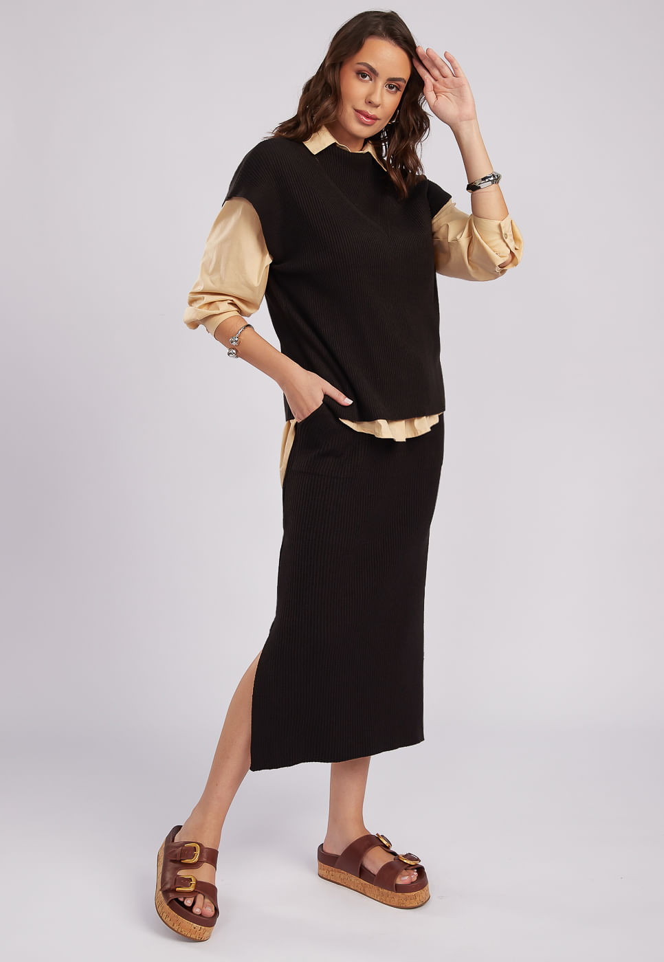 251020004B_SAIA-MIDI-CANELADA-EM-TRICOT-PRETO_2