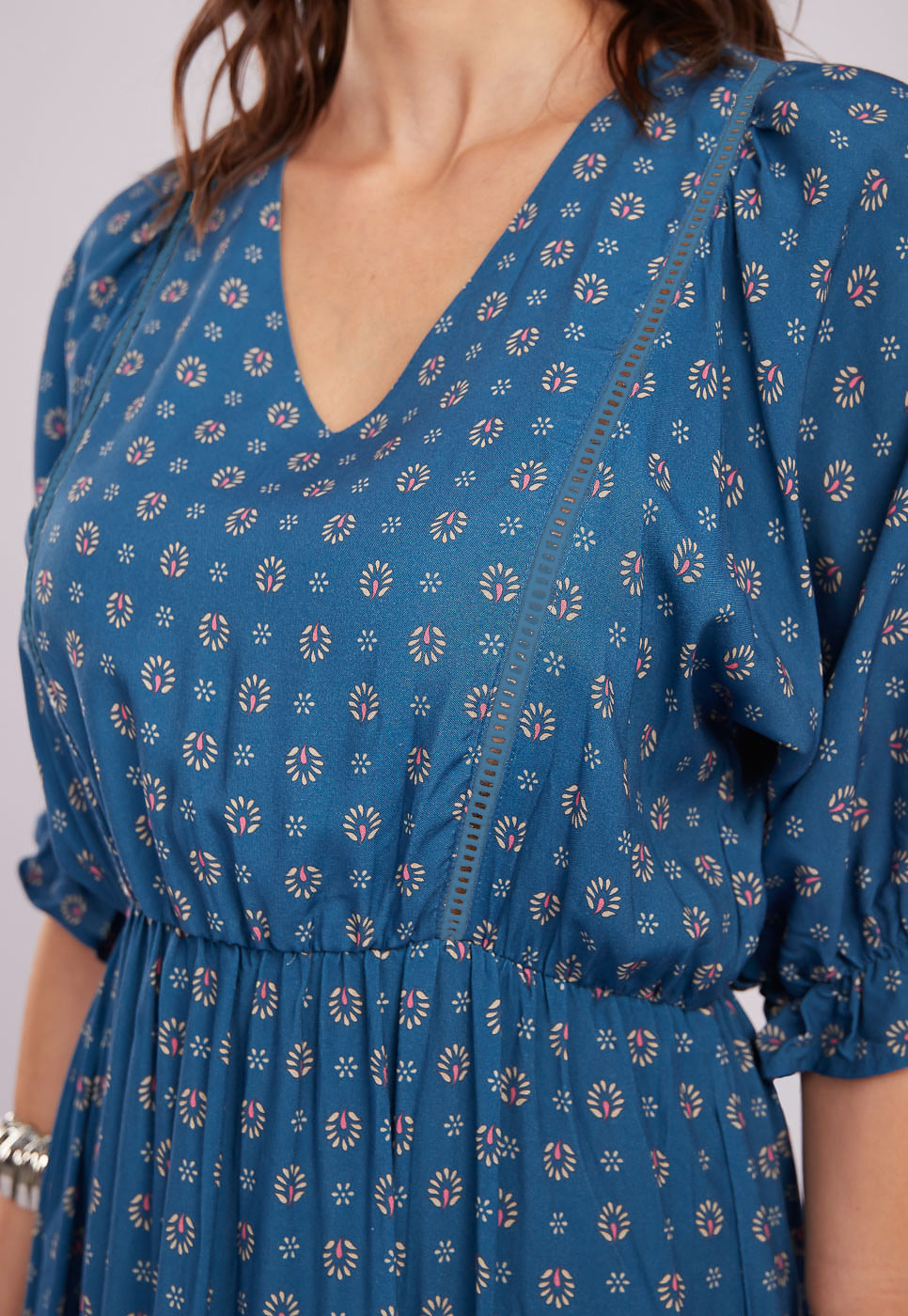 251030002A_VESTIDO-LONGO-MANGA-CURTA-EM-VISCOSE-ESTAMPADA_5
