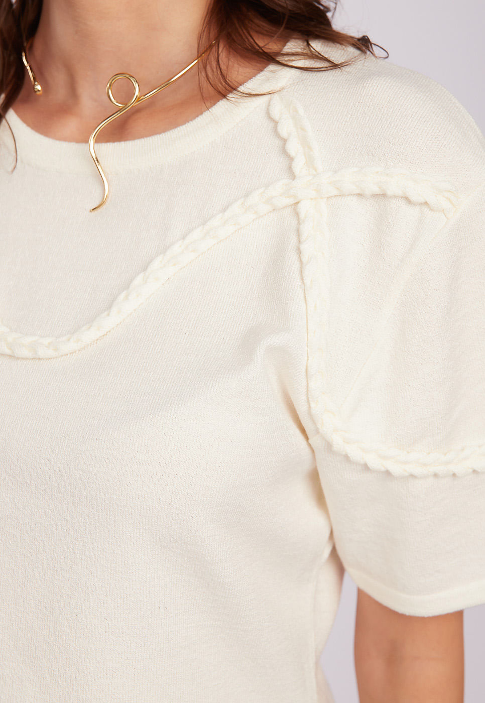 251011010A_BLUSA-COM-TRANCADO-EM-TRICOT-OFF-WHITE_999