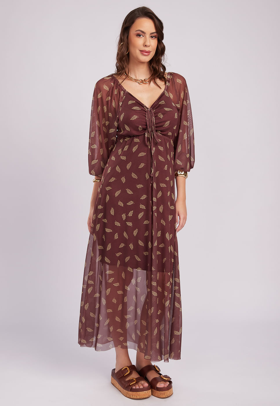 251030006B_VESTIDO-MANGA-LONGA-EM-TULE-MARROM-COM-ESTAMPA-EM-FOLHAGENS-MARROM_3