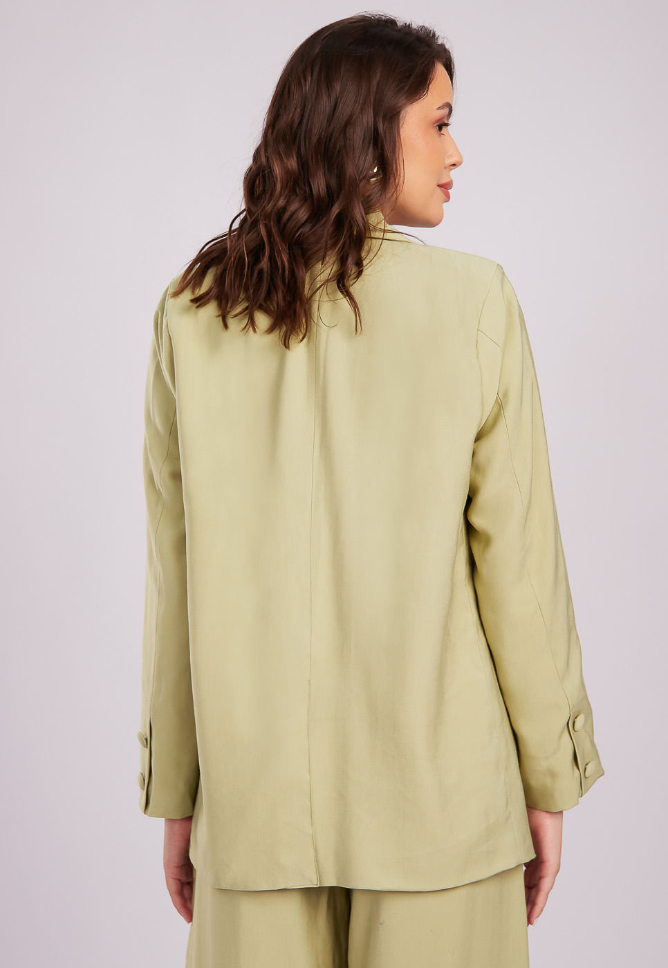 251080001B_BLAZER-ALONGADO-ALFAIATARIA-VERDE-MATCHA_3