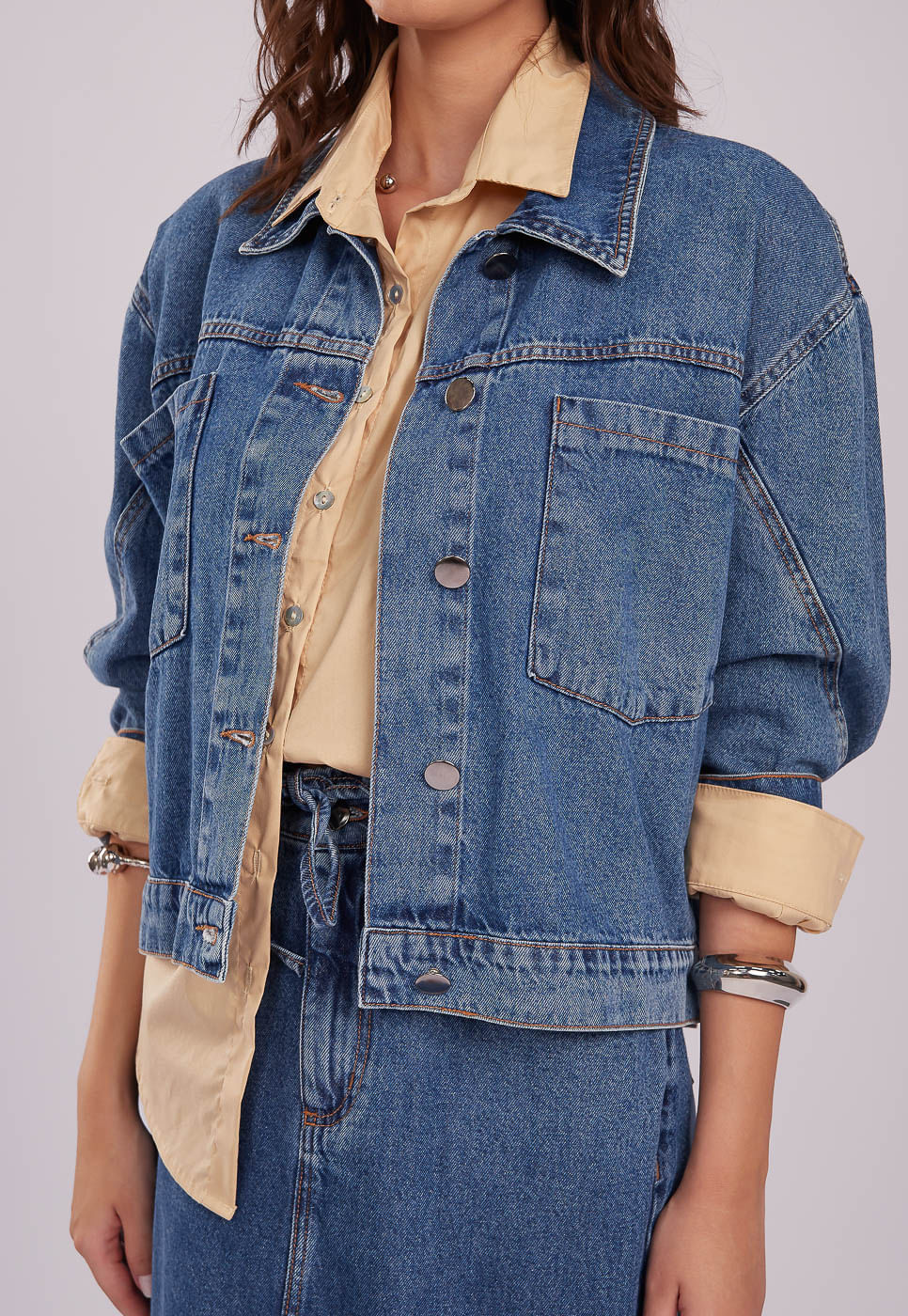 251080002A_JAQUETA-JEANS-CROPPED-EM-JEANS-MARMORIZADO-MEDIO_2