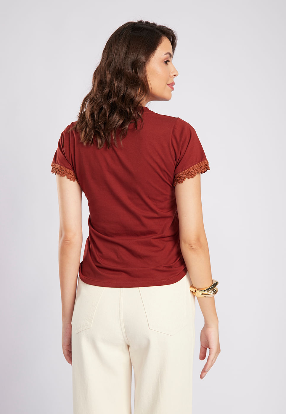 251011023B_BLUSA-COM-CROCHE-NAS-MANGAS-EM-MALHA-MARROM_4