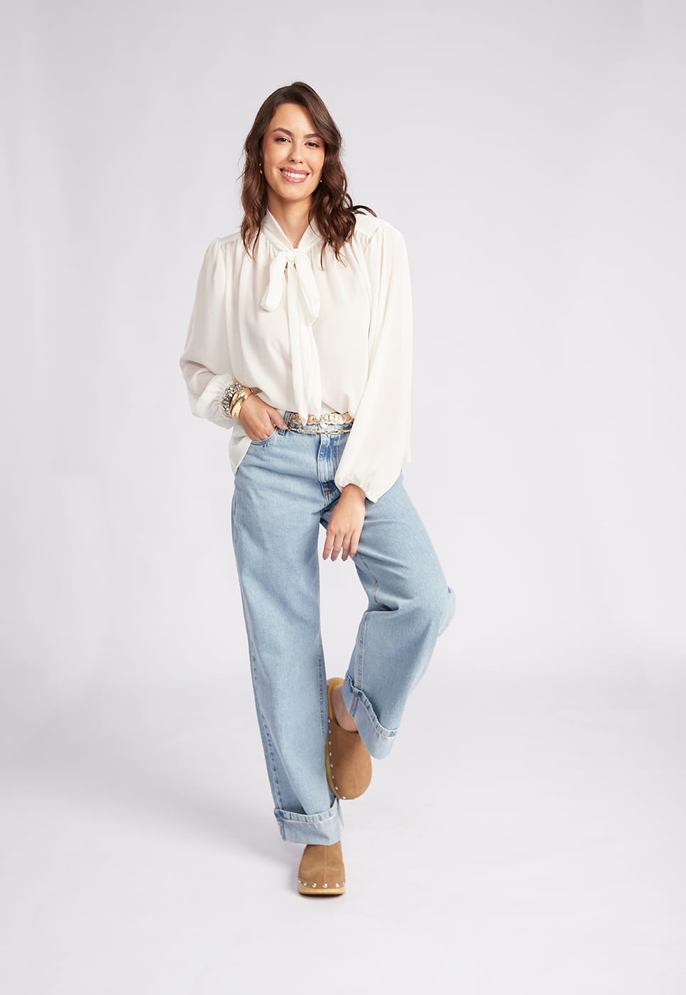 251011024A_BLUSA-MANGA-LONGA-OFF-WHITE-COM-AMARRACAO-NO-DECOTE_3