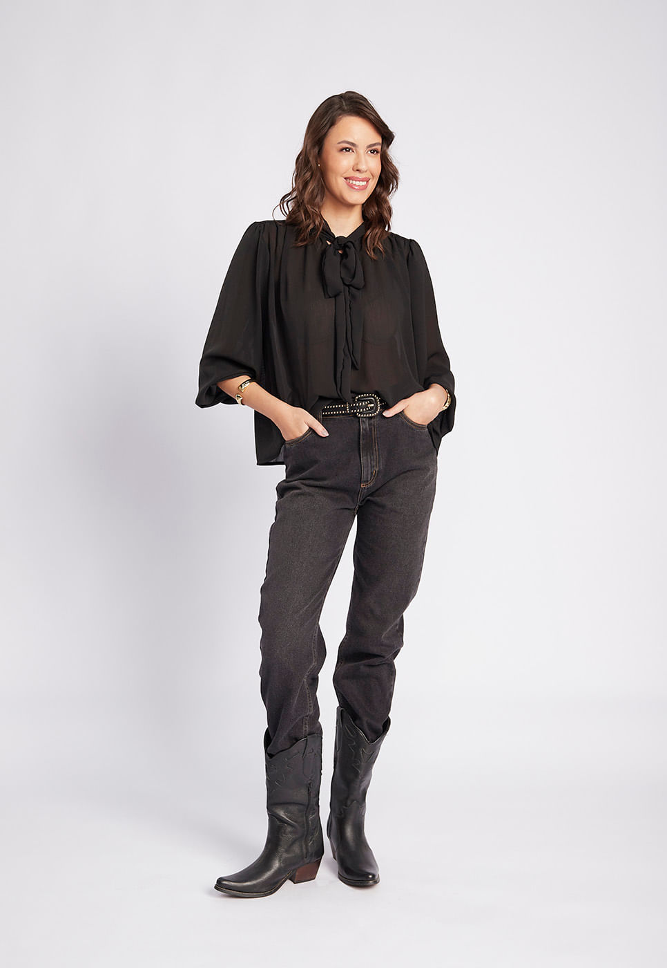 251011024B_BLUSA-MANGA-LONGA-PRETA-COM-AMARRACAO-NO-DECOTE_999