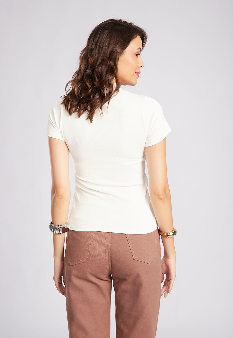 251011031A_BLUSA-MANGA-CURTA-CANELADA-DE-POLIAMIDA-OFF-WHITE_3