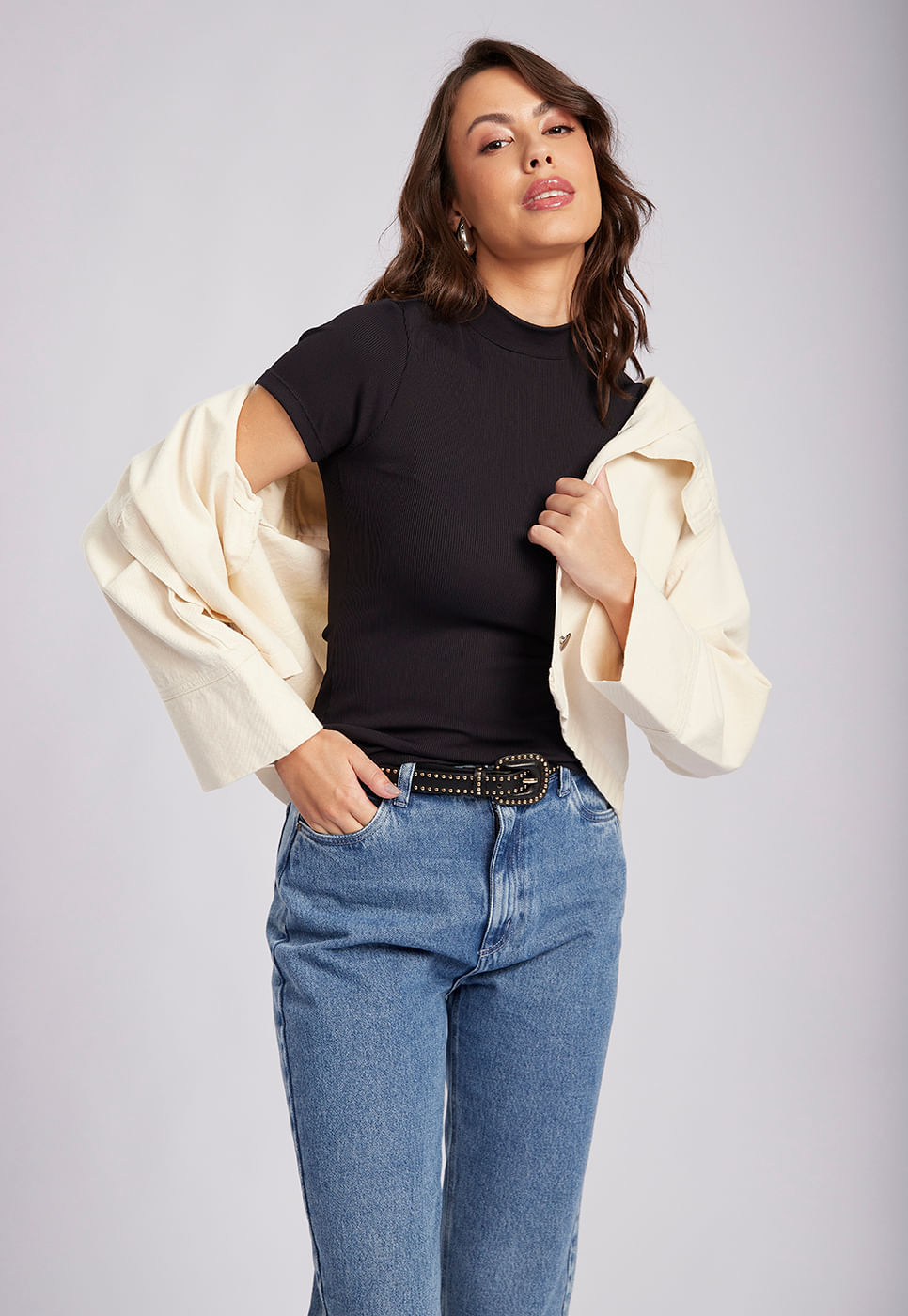 251011031C_BLUSA-MANGA-CURTA-CANELADA-DE-POLIAMIDA-PRETO_1