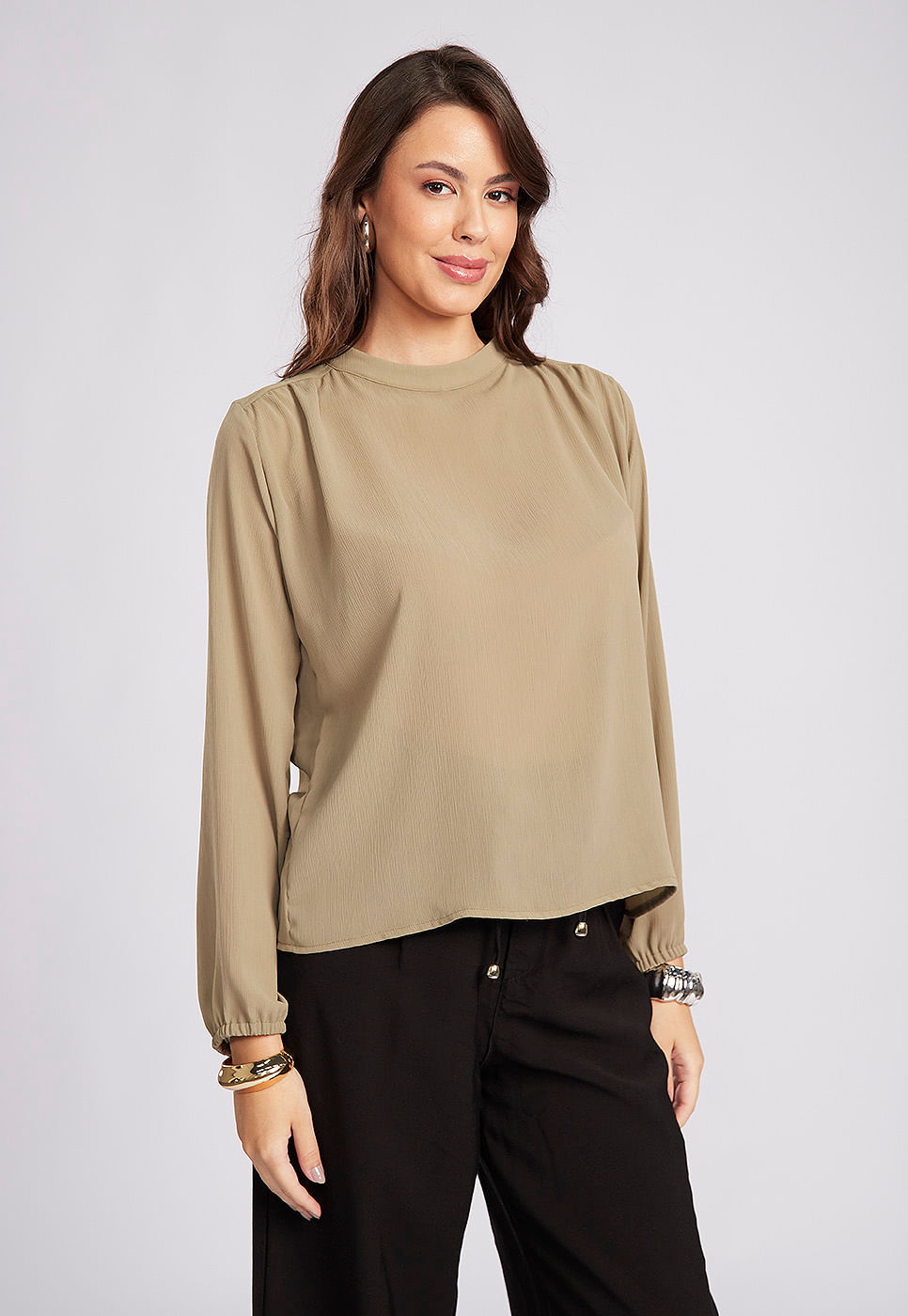251011025A_BLUSA-MANGA-LONGA-EM-CHIFFON-NA-COR-BEGE_4