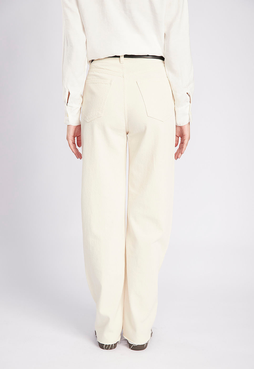 251070010A_CALCA-RETA-CINTURA-ALTA-EM-SARJA-OFF-WHITE_3