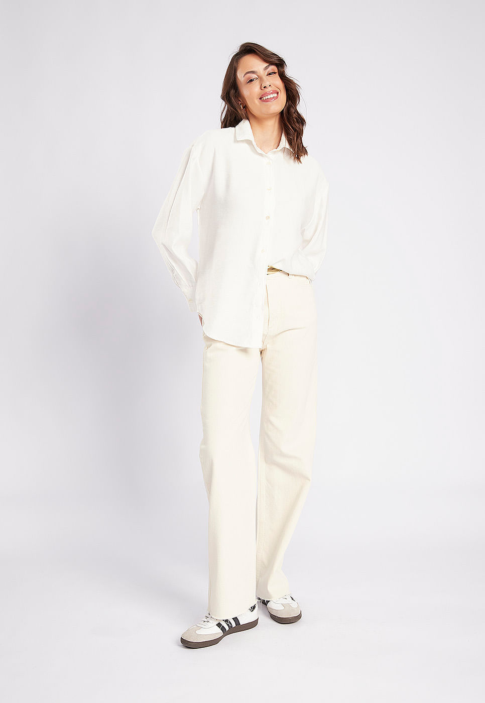 251070010A_CALCA-RETA-CINTURA-ALTA-EM-SARJA-OFF-WHITE_999