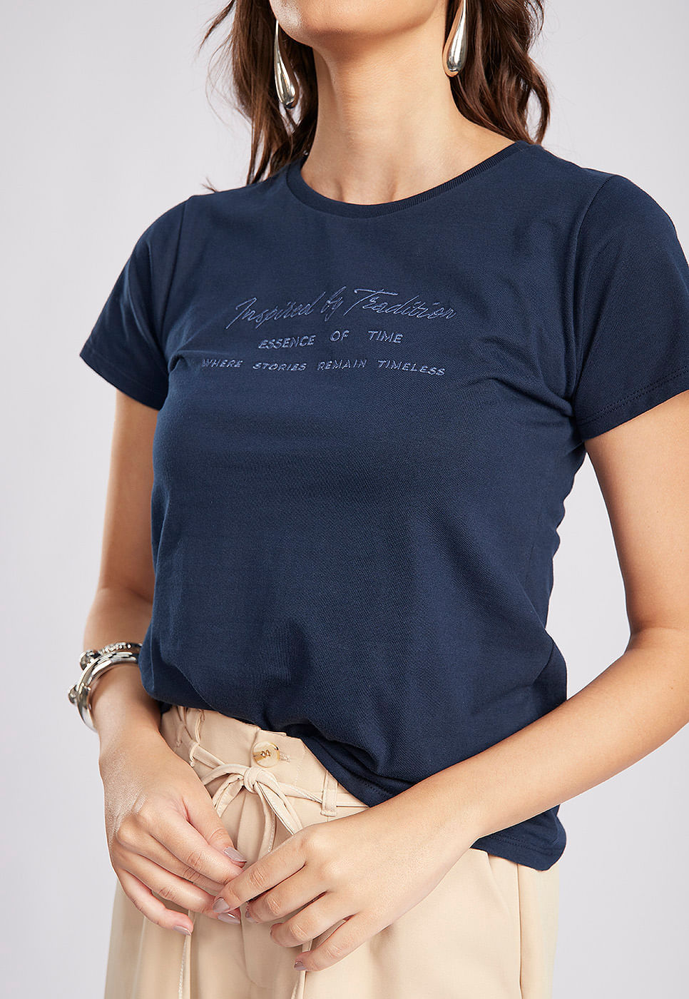 251011035B_BLUSA-MANGA-CURTA-MARINHO-BORDADO-TRADITION_2