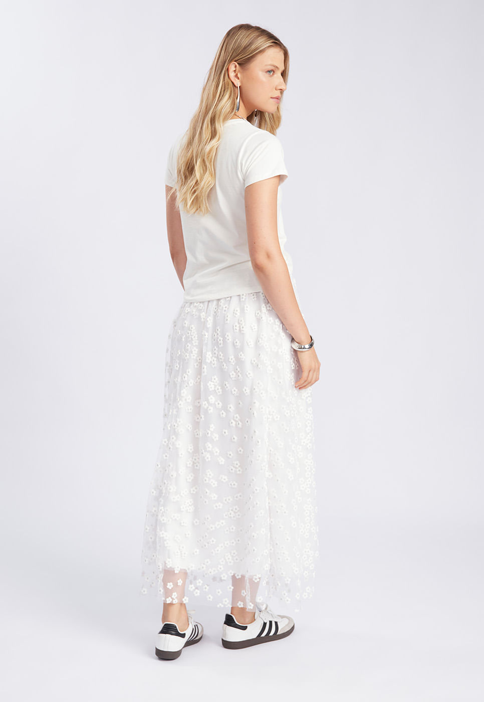 251020007A_SAIA-LONGA-EM-TULE-FLORAL-OFF-WHITE_3
