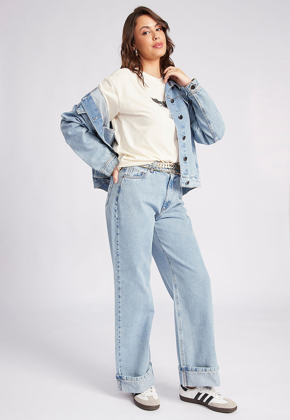 251070006A_CALCA-PANTALONA-BARRA-DOBRADA-EM-JEANS-AZUL-MEDIO_999