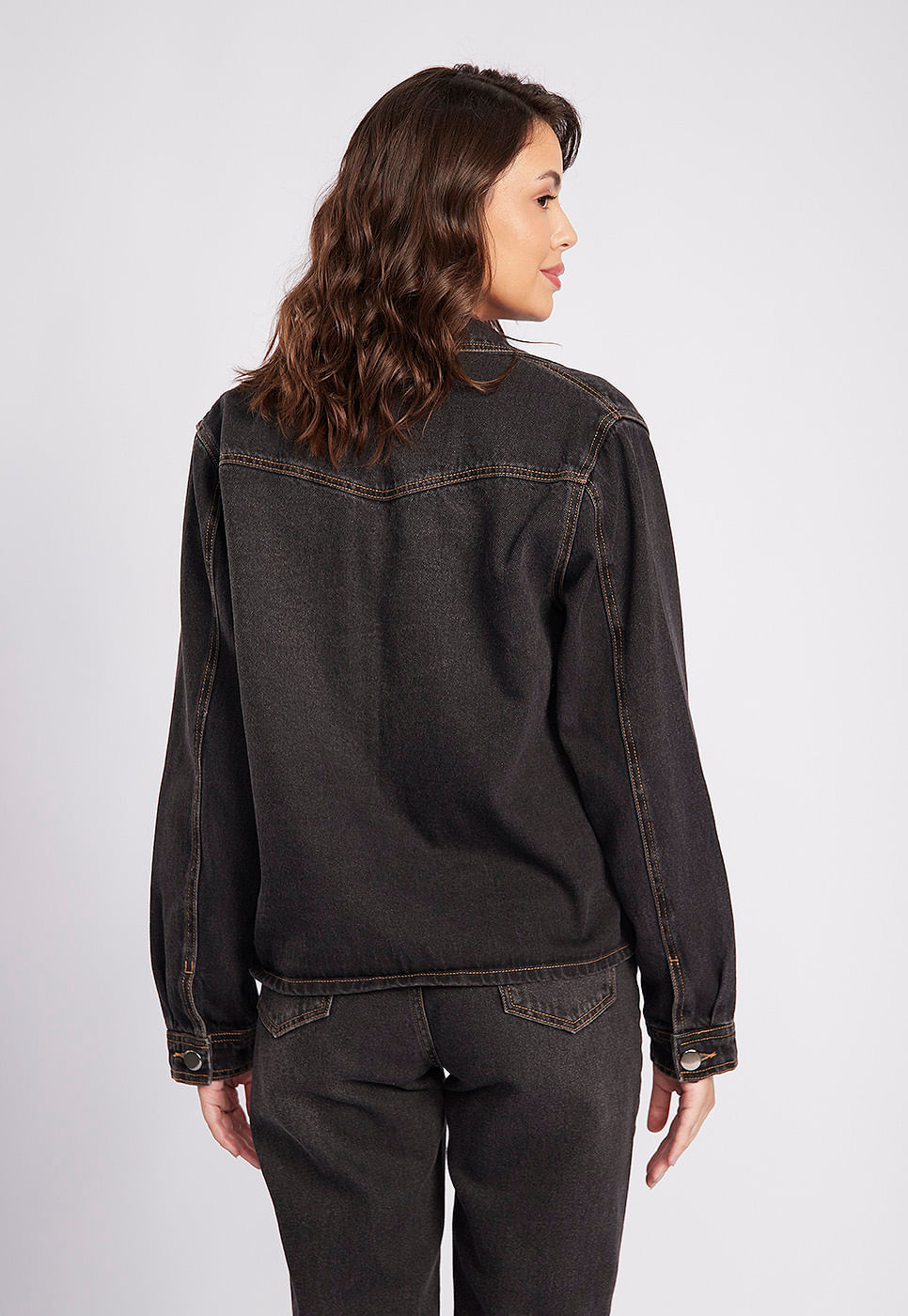 251080006B_JAQUETA-JEANS-PRETA-COM-RECORTE_3.jpg