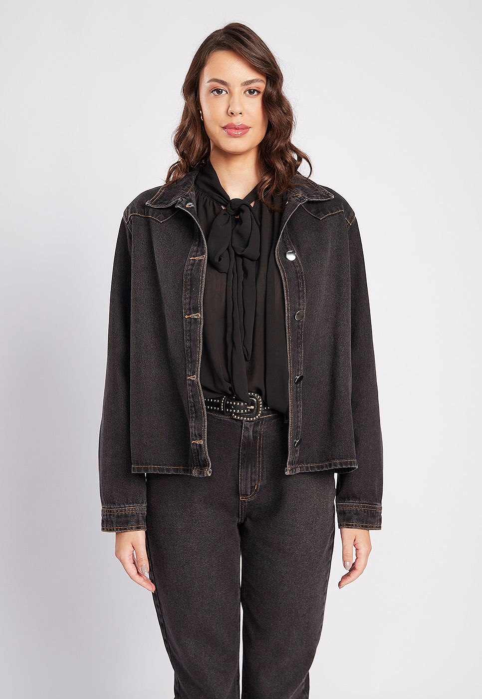251080006B_JAQUETA-JEANS-PRETA-COM-RECORTE_4.jpg