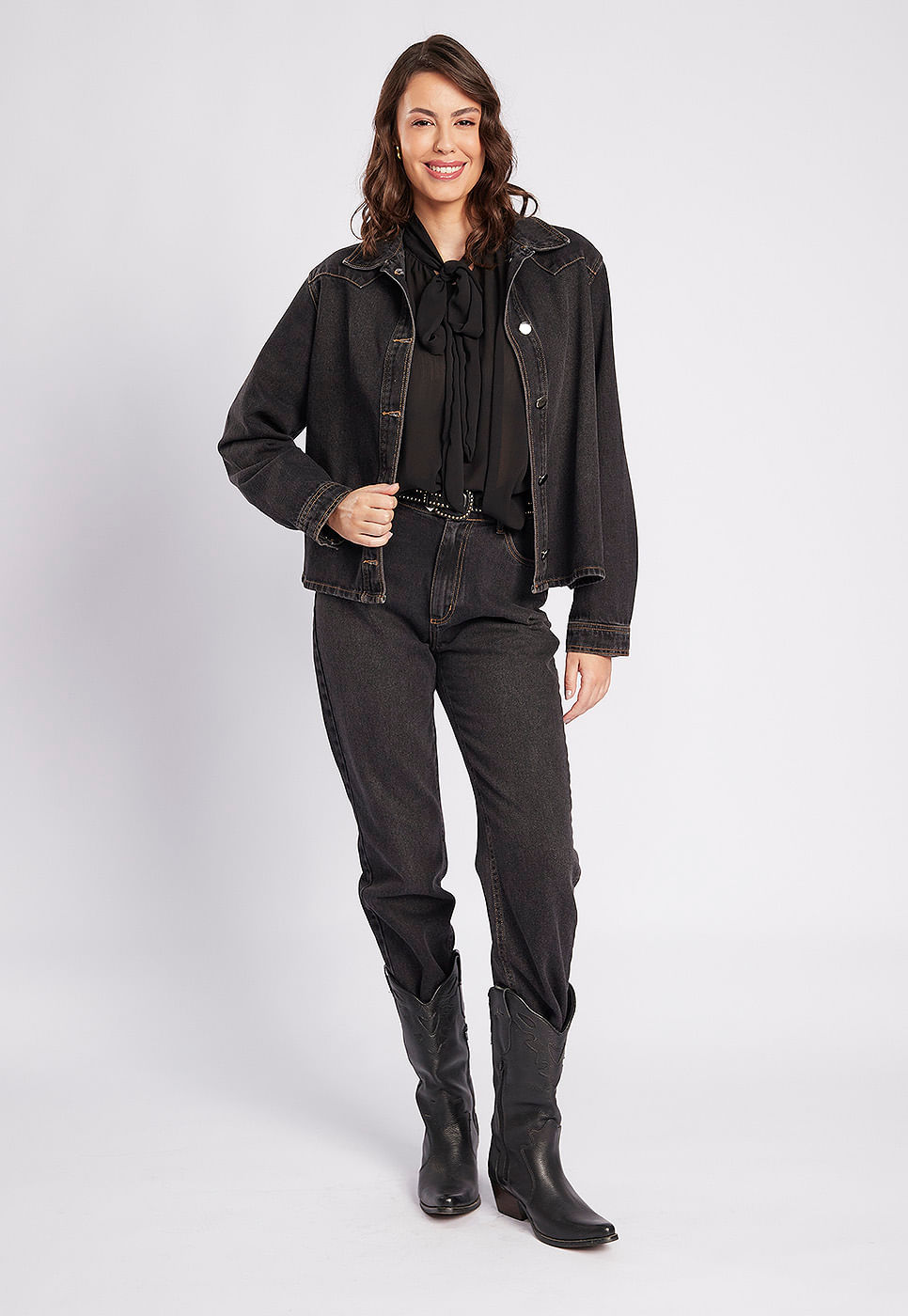 251080006B_JAQUETA-JEANS-PRETA-COM-RECORTE_999.jpg