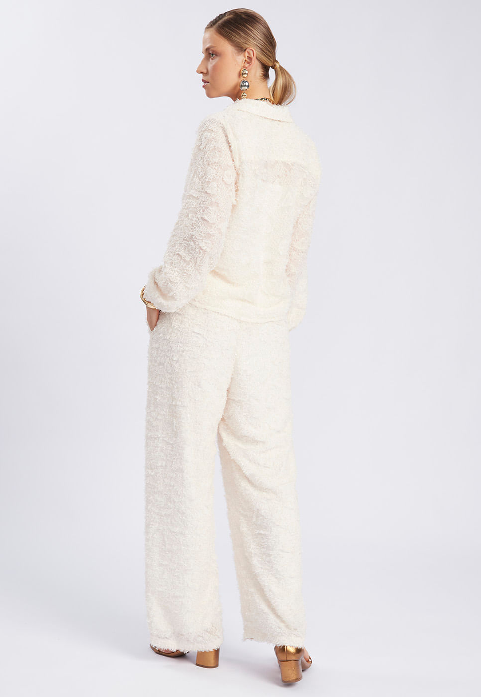 251011043A_CAMISA-CHIFFON-TEXTURIZADO-OFF-WHITE_3