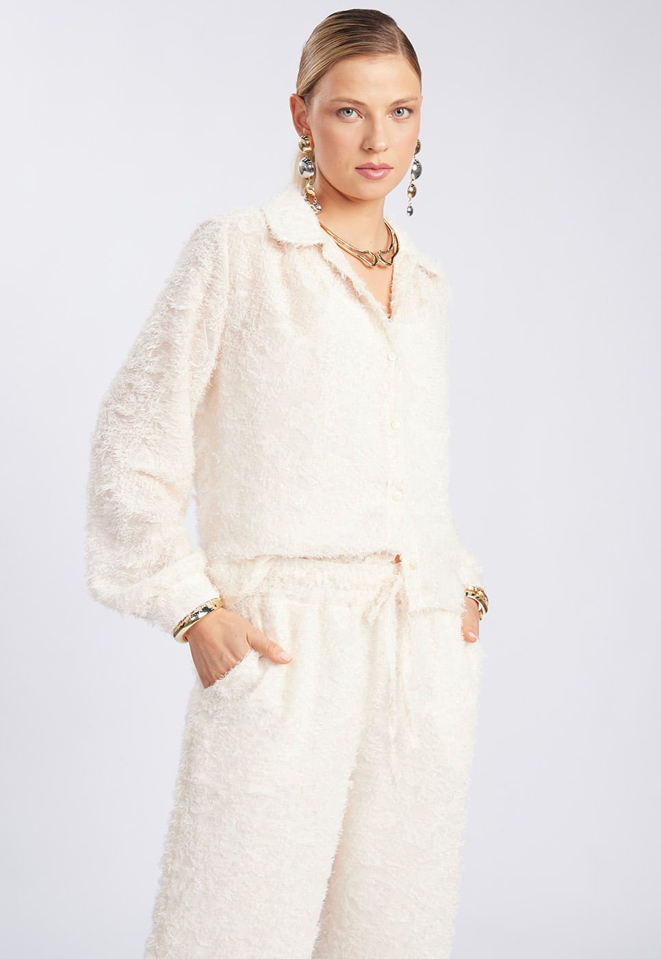 251011043A_CAMISA-CHIFFON-TEXTURIZADO-OFF-WHITE_999