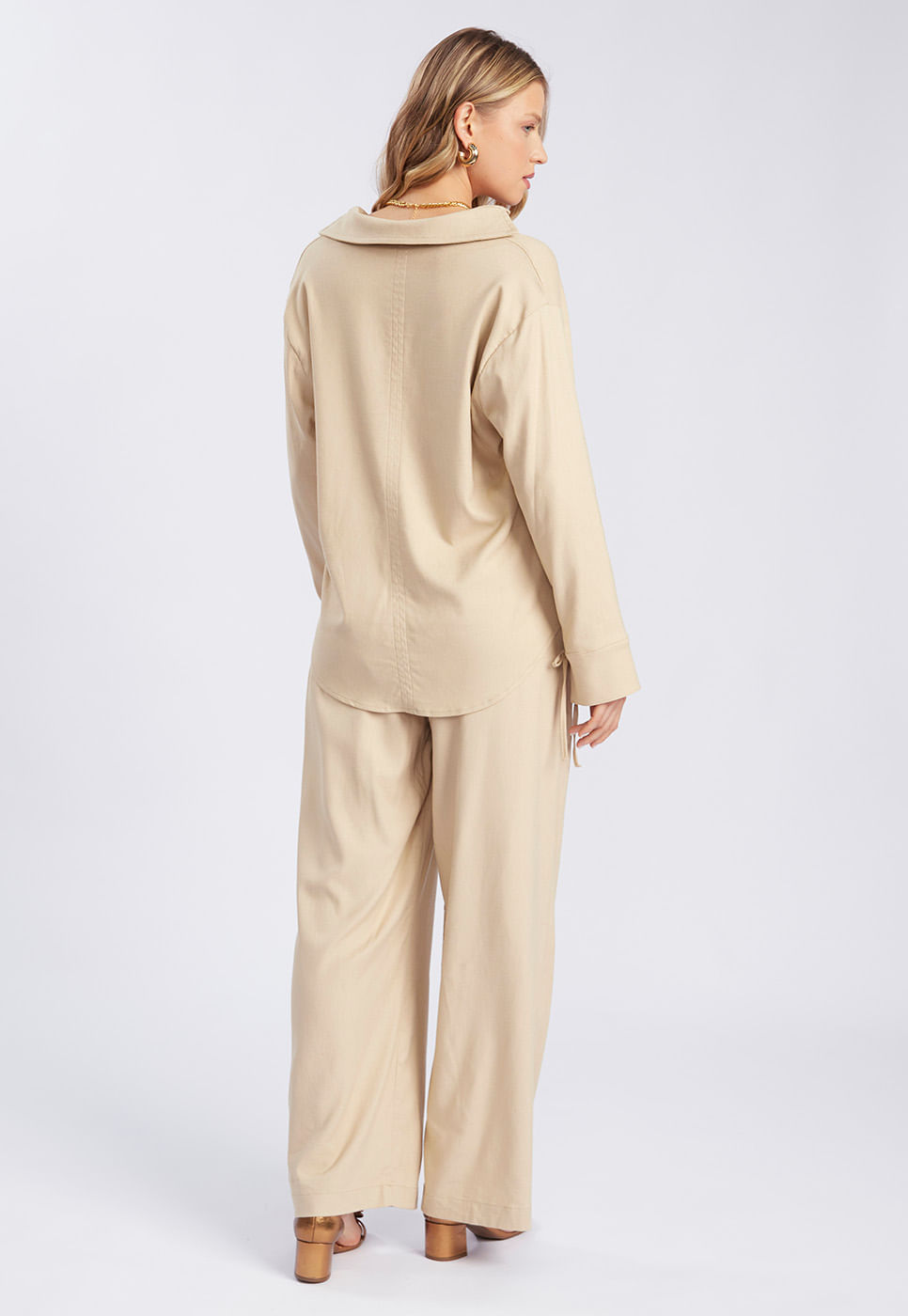 251011049A_BLUSA-MANGA-LONGE-EM-LINHO-BEGE_4