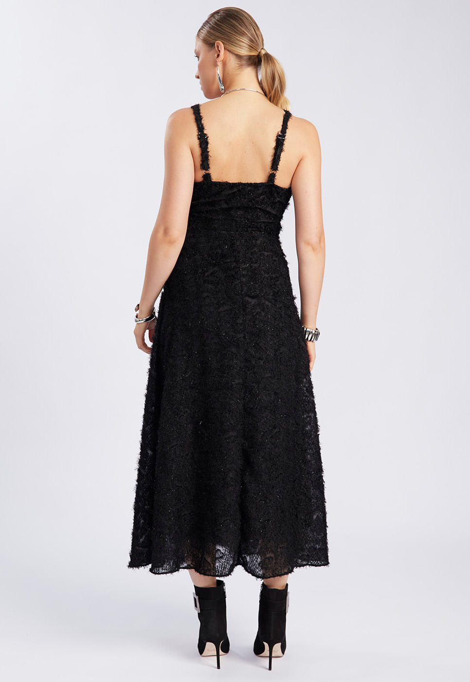 251030017A_VESTIDO-CHIFFON-TEXTURIZADO-DECOTE-V-PRETO_3