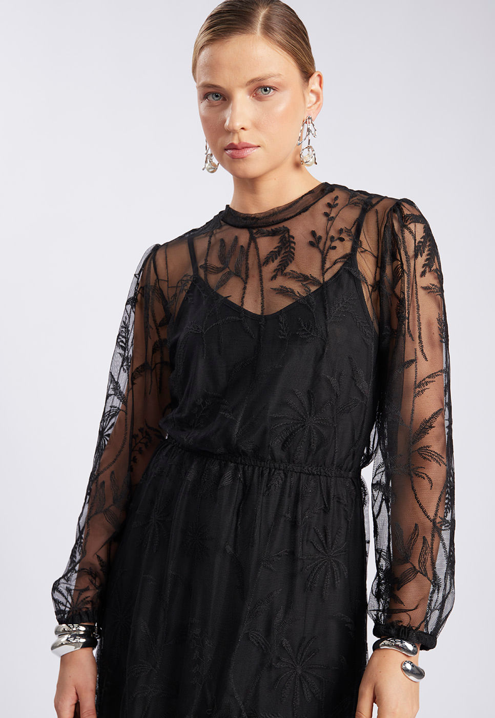 251030019A_VESTIDO-MANGA-LONDA-EM-TULE-PRETO_3