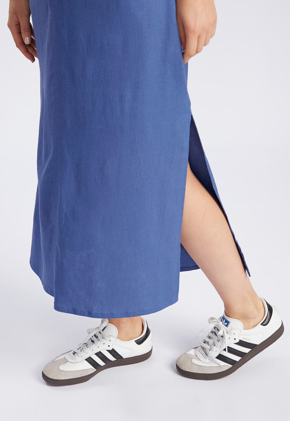 251030020B_VESTIDO-LONGO-COM-BOLSOS-EM-LINHO-AZUL_4