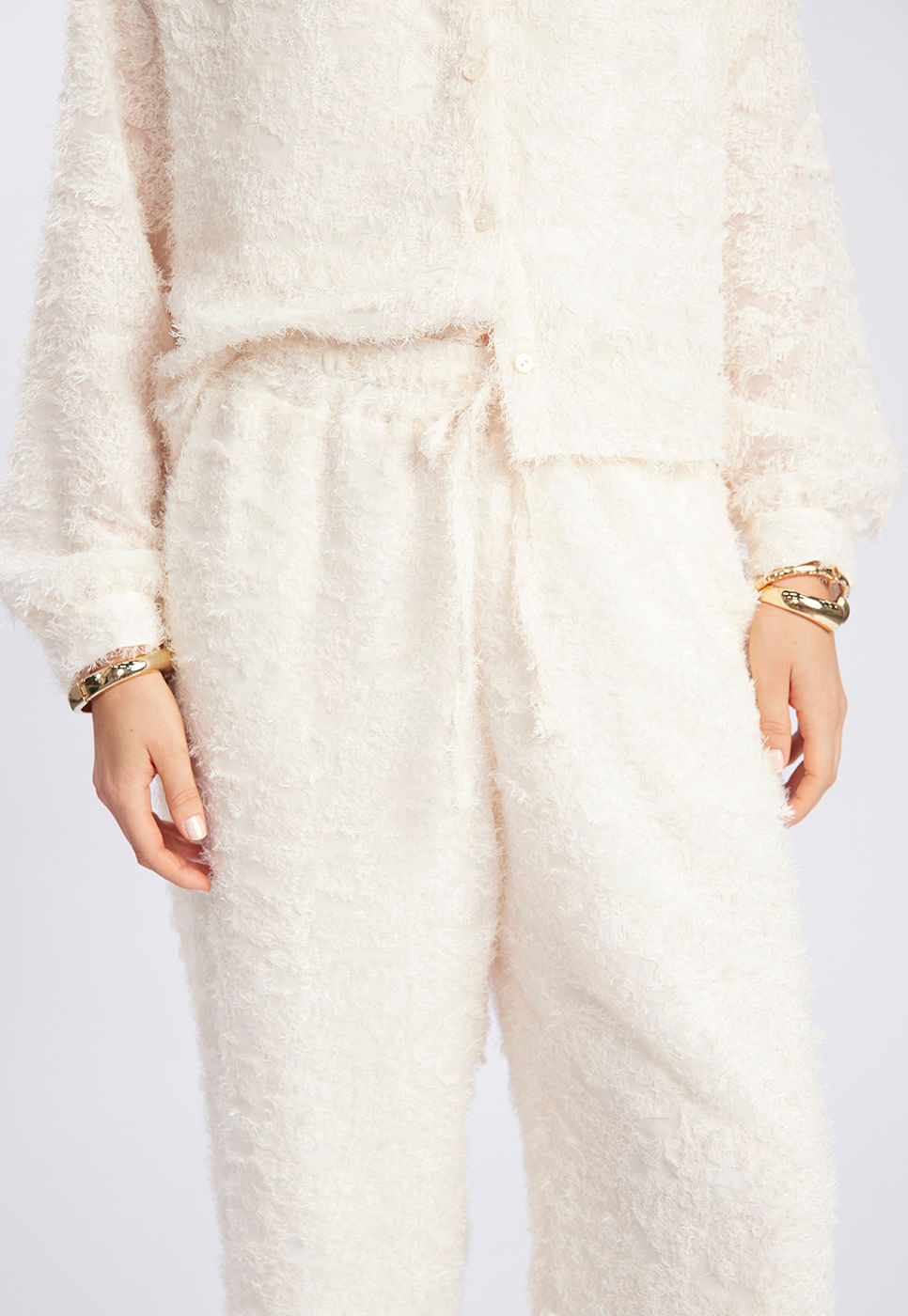251070016A_CALCA-RETA-CHIFFON-TEXTURIZADO-OFF-WHITE_2