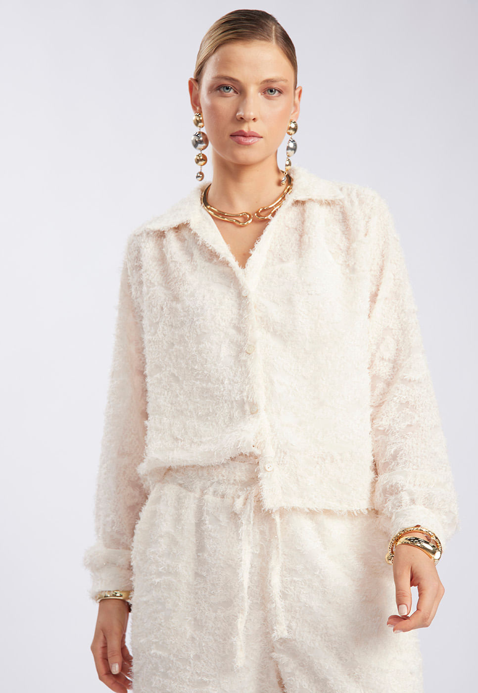 251011043A_CAMISA-CHIFFON-TEXTURIZADO-OFF-WHITE_2