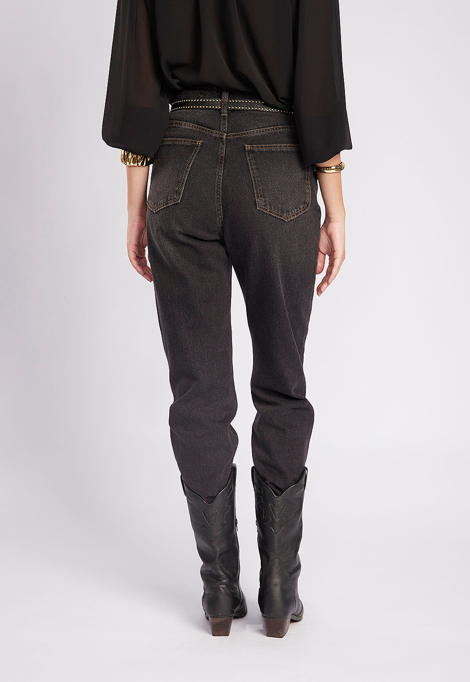 251070009B_CALCA-RETA-CINTURA-ALTA-EM-JEANS-PRETO_3.jpg