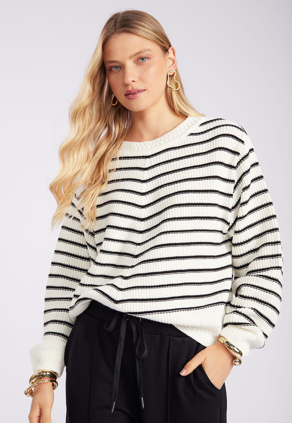 251011017A_BLUSAO-LISTRADO-EM-TRICOT-OFF-WHITE_3.jpg