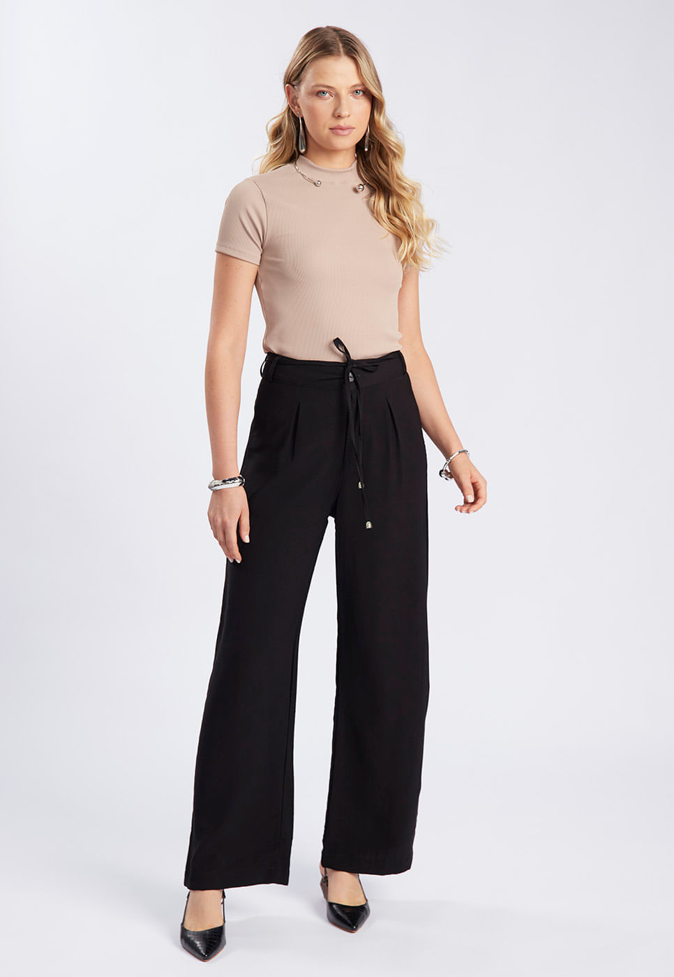 251011031A_BLUSA-MANGA-CURTA-CANELADA-DE-POLIAMIDA-OFF-WHITE_999.jpg